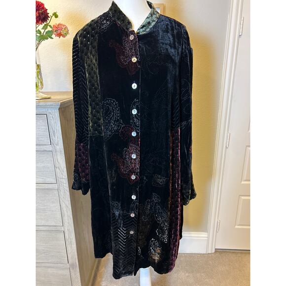 KOOS of Course! | Floral Velvet Silk Blend Tunic Top | 1X - Picture 3 of 14